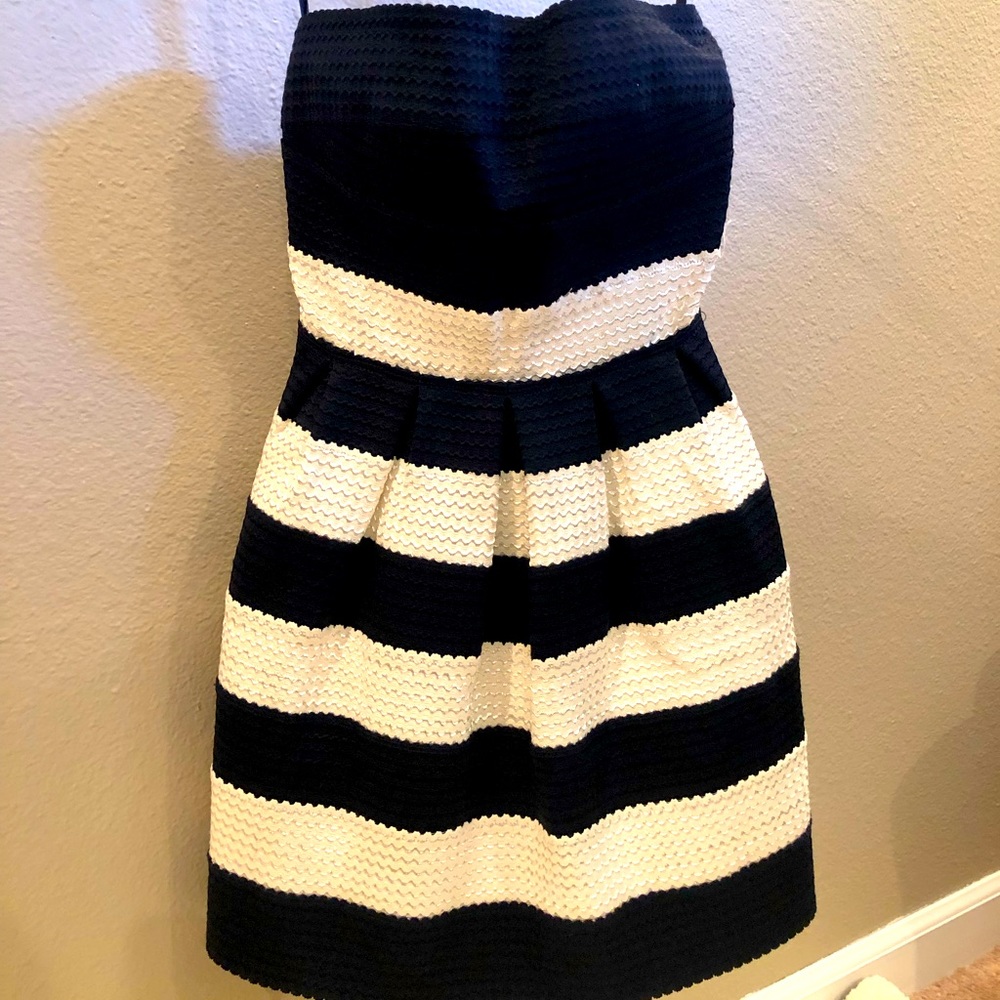 WOW Couture size Small bandage cocktail dress, strapless, navy and white